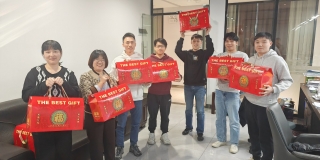 心系员工，情暖新春——东莞PA旗舰厅发放春节福利